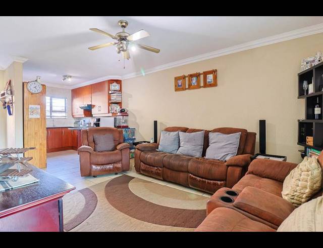 2 BEDROOM TOWNHOUSE FOR SALE IN FLORENTIA